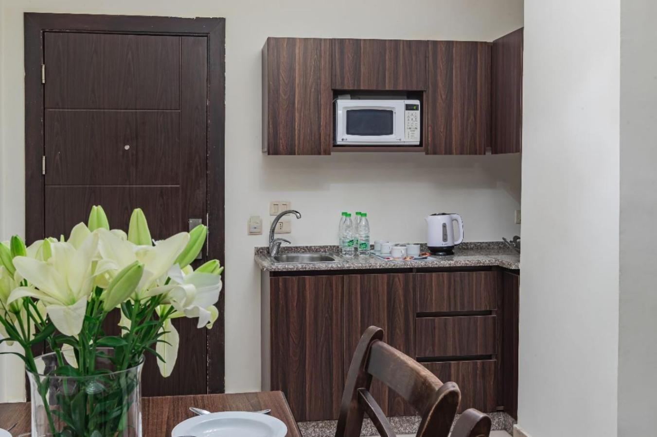Lancaster Hotel Apartments-Gardens Amman Exterior photo